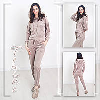 Костюм из плюшевого велюра капюшоном