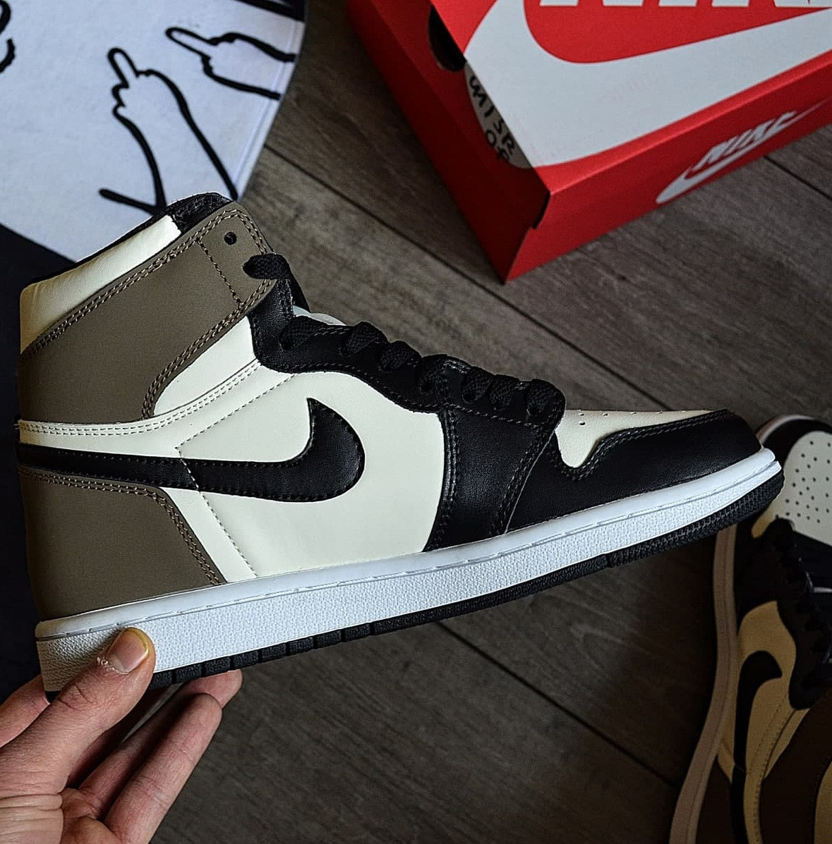 Чоловічі кросівки Nike Air Jordan 1 Retro High OG Dark Mocha чорні з хакі осінь-весна. Живе фото. топ