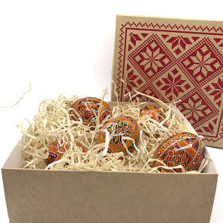 Писанки, на шкарлупі яйця.