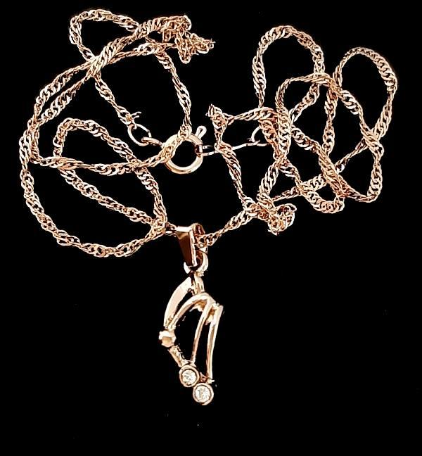 Булатний кулон на ланцюгу. Довжина ланцюга: 50 см, діаметр - 2 см. Колір: позолота з червоним відтінком.