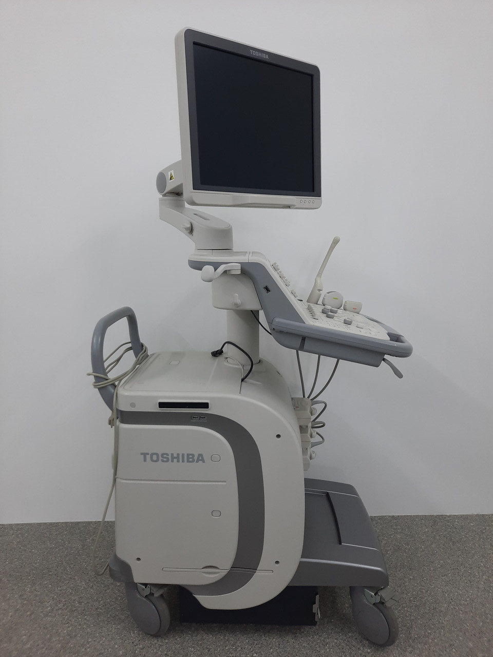 Ультразвуковий діагностичний апарат 4D Toshiba Aplio 300 експертного класу + 4 датчики (кардіо пакет)