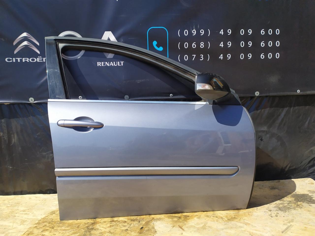 Двері передні праві Рено Лагуна 2007-2013 Renault Laguna