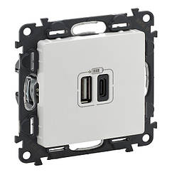 Розетка 2хUSB тип А + С Valena Life білий 753106