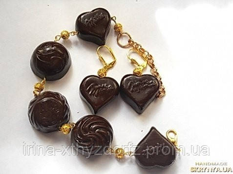 Незвичайна прикраса для дівчинки браслет і сережки з цукерками з полімерної глини