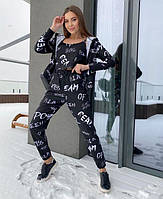 Женский прогулочный костюм-тройка с надписями