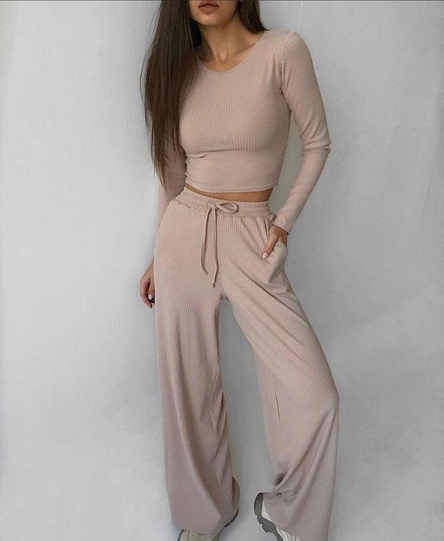 Модный костюм двойка в рубчик Топ с длинным рукавом и брюки трубы