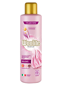 Гель для делікатного прання Woolite Premium Delicate 900 мл.