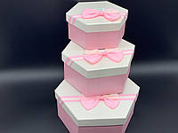 Коробка подарочная шестиугольник с бантиком. Три шт/комплект. Цвет бело-розовый. 19х10см.