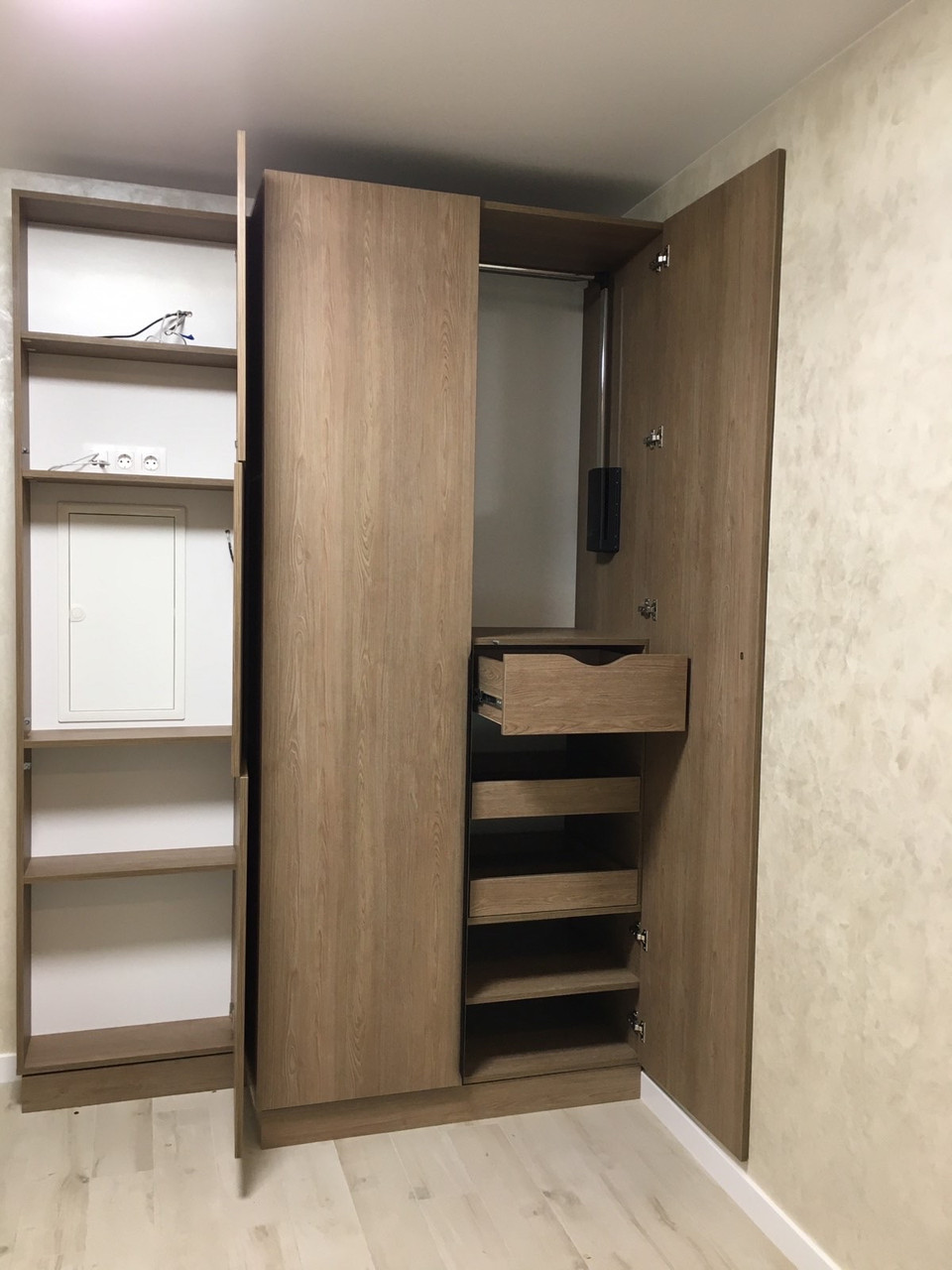 Шафа купе розстібної з фасадами під дерево. Blum фурнітура. Пантограф ...
