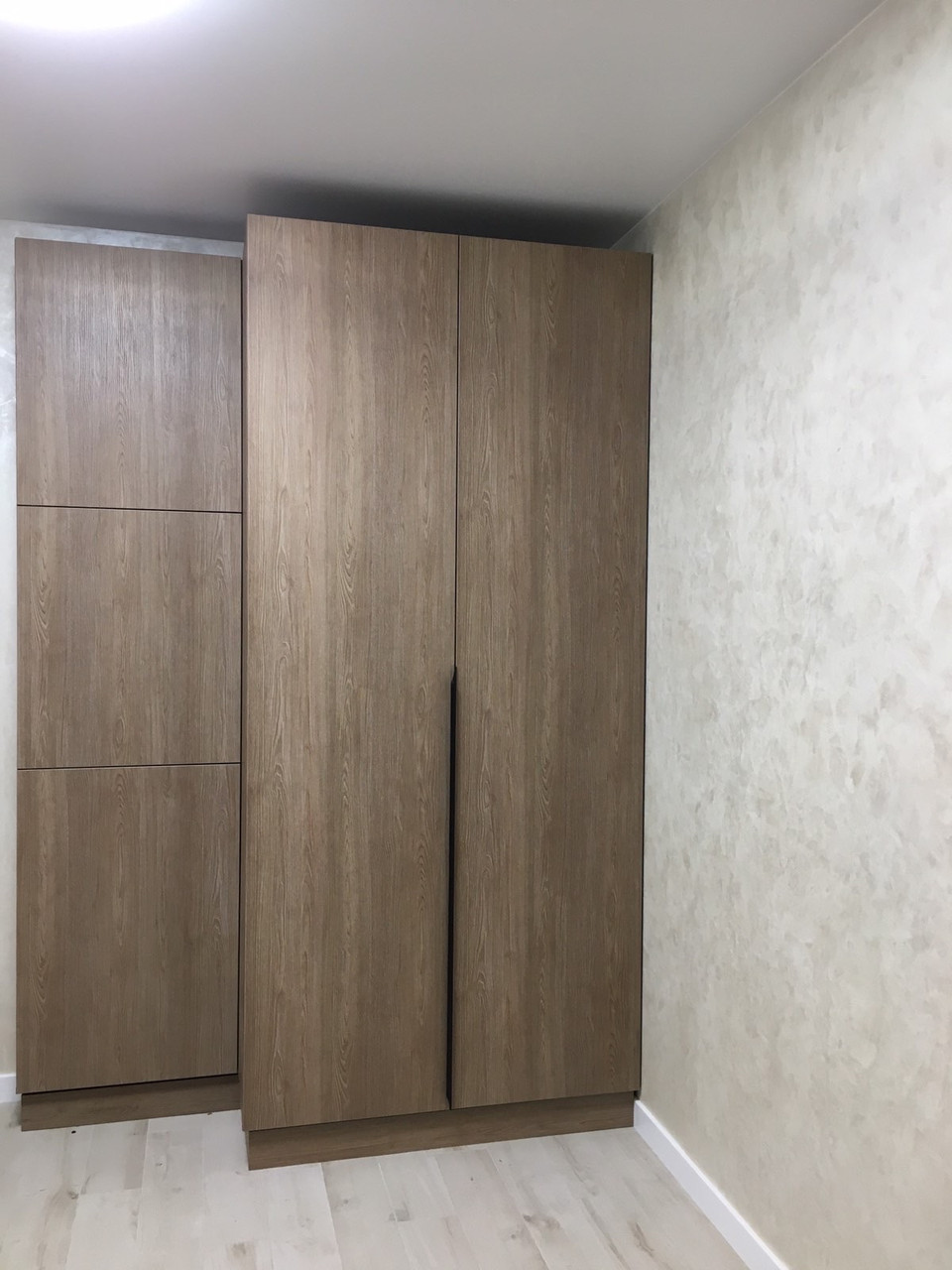 Шкаф купе распашной с фасадами под дерево. Blum фурнитура. Пантограф ...