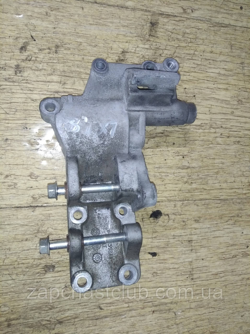 Кронштейн генератора 04891592AA 995712 Lancer X Mitsubishi, фото 1