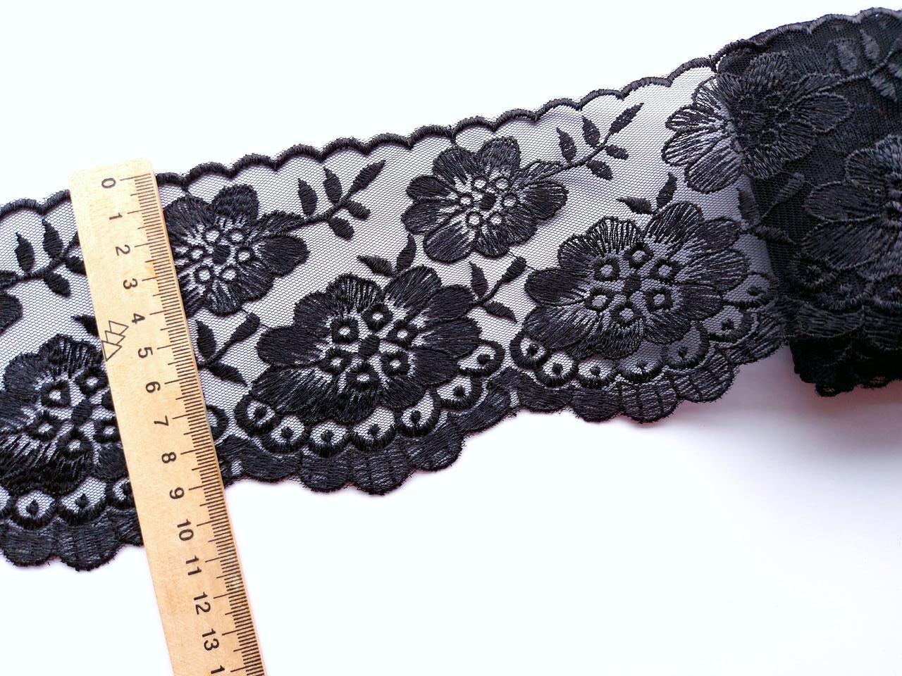 Мереживо на метраж на сітці 10 см. Чорне.