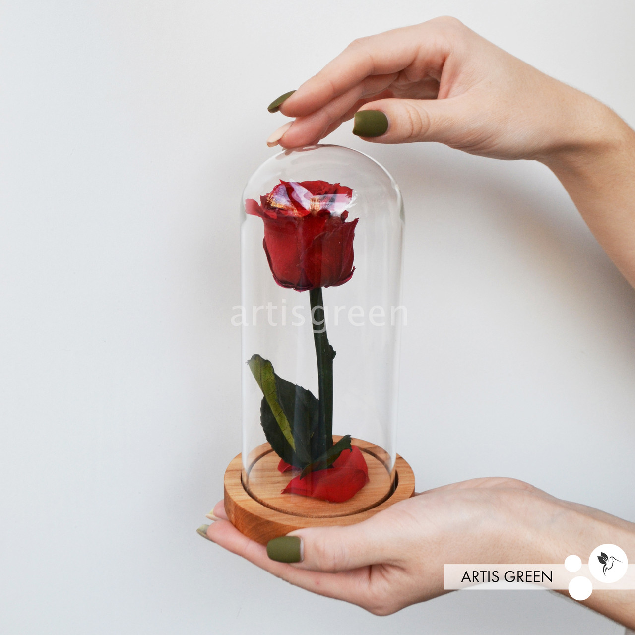 Довговічна червона троянда на стеблі в колбі, фото 1