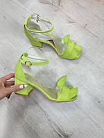 Красивые женские босоножки замшевые салатовые, светло-зеленые на каблуке. Летние женские босоножки 2022