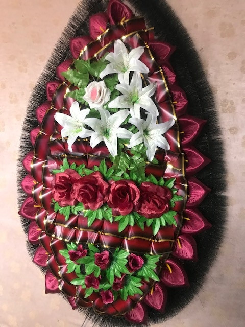 Вінок похоронний з штучних квітів (Класичний Генерал, Лілія  №1), розміри 195*90 см, доставка по Україні.