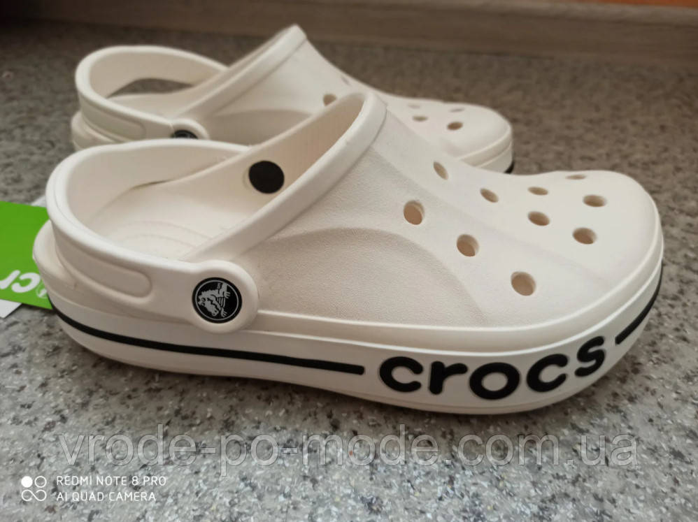 Чоловічі крокси білі з написом збоку, взуття для медиків, зручне взуття для медиків та фармацевтів Crocs Bayaband Clog оригінал, фото 1