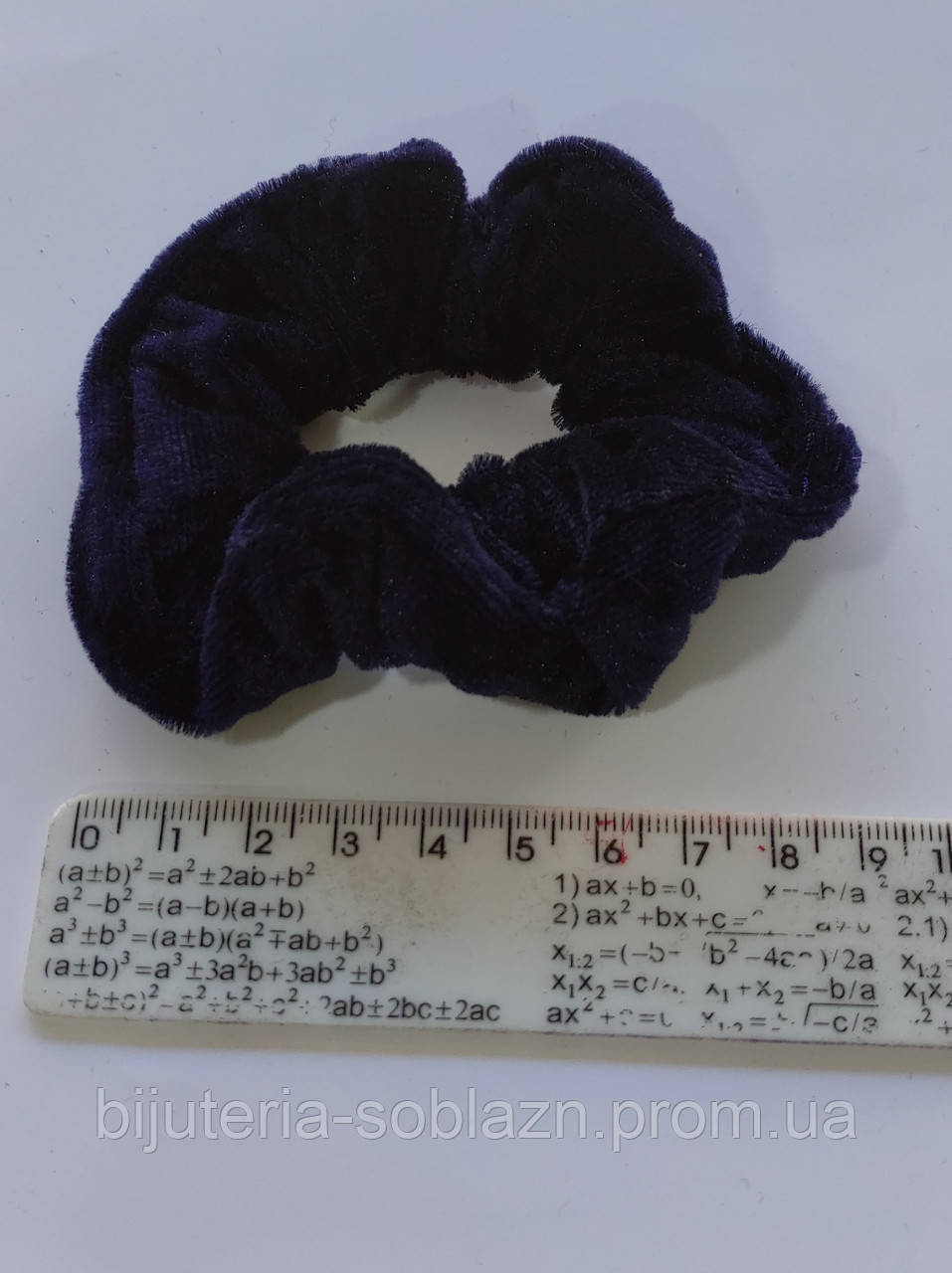 Резинка для волос бархатная велюровая черная с декором 8 см средняя, с бусиной, с жемчугом - фото 4 - id-p1124302447