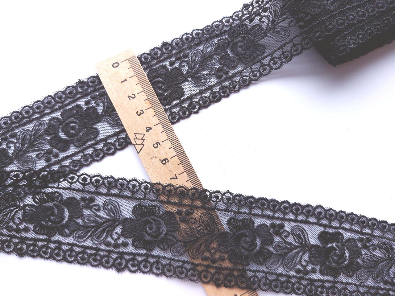 Мереживо вставка на метраж, на сітці 4,5 см. Чорне.