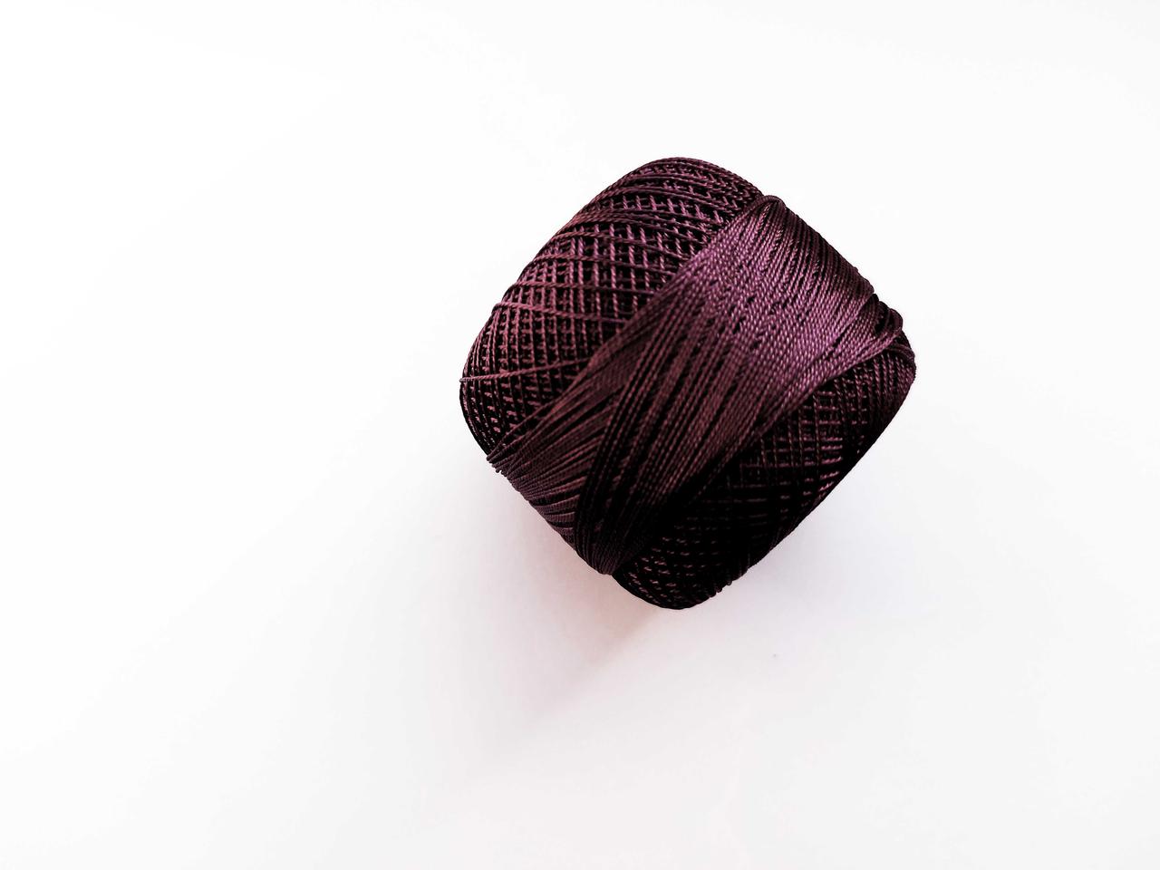 Нитки поліестер (штучний шовк) для в'язання, вишикання типу Ірис ( Iris ) 20 грам. Бордовий дуже темний