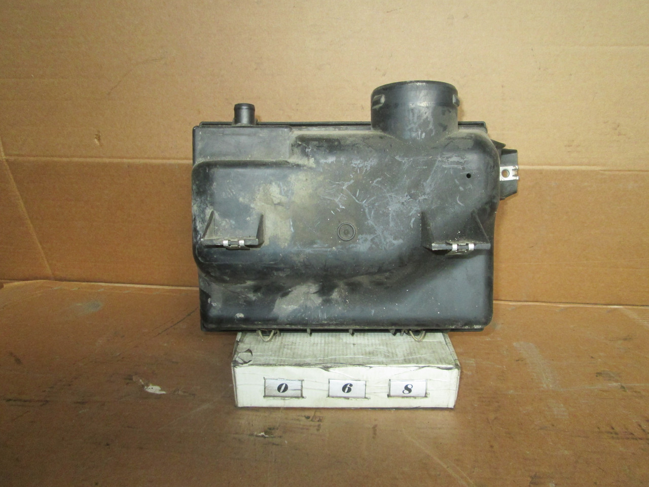 No68 Б/в Корпус повітряного фільтра 928F9600DA для Ford Orion Escort 1991-1996, фото 1