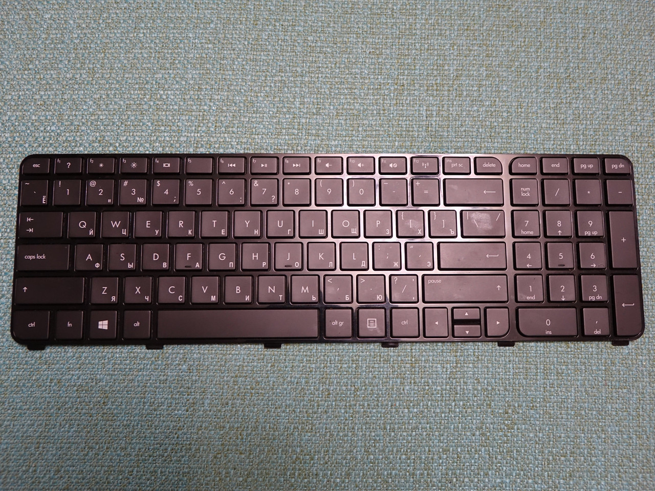 Оригінальна клавіатура з рамкою фреймом HP ENVY PAVILION DV7-7000 DV7T-7000 M7-10000 (697458-251)