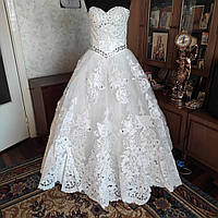 Свадебное платье 46-48р. Белое, пышное, длинное.