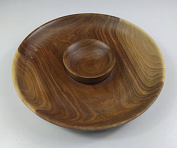 Дерев'яна тарілка менажниця для подачі страв горіх d 29 см, висота 3.6 см.