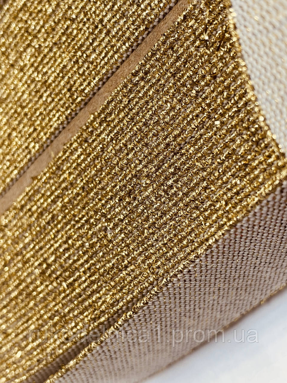 Гумка колір золотий (3 см) з люриксом для пошиття сценічного та святкового одягу.