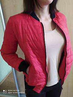 Весняна жіноча куртка бомбер розмір 42 44 46 48 50 52 колір бежевий молочний червоний хакі чорний пудра весна