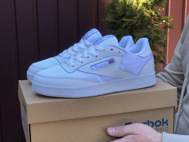 Чоловічі кросівки Reebok замша білі, сітка, підошва гума, прошиті Фото кросівки рібок чоловічі білі