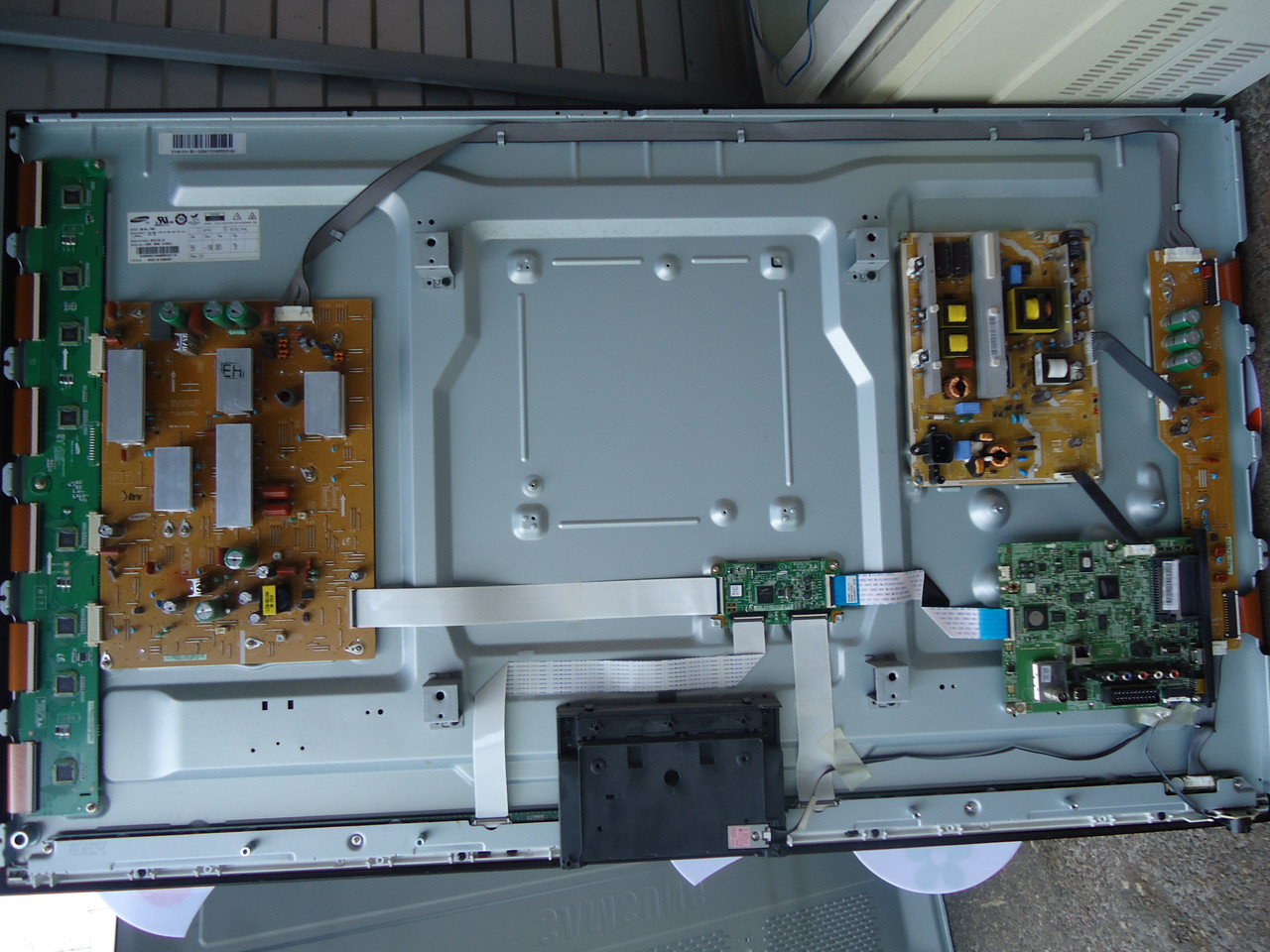 Плазма 51" Samsung PS51E490B2W на запчастини (S51AX-YB01, BN94-05554G, BN40-00232A, BN44-00508A, BN44-00509A)