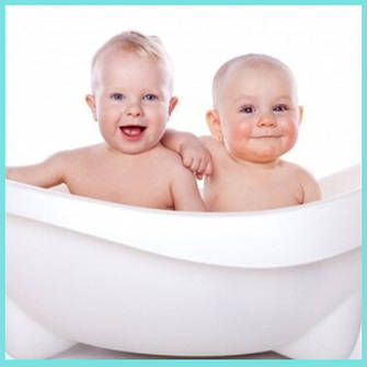 Купання немовлят 