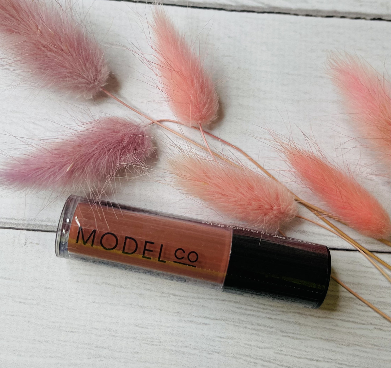 Нюдова матова помада для губ MODEL CO Matte Lip Cream