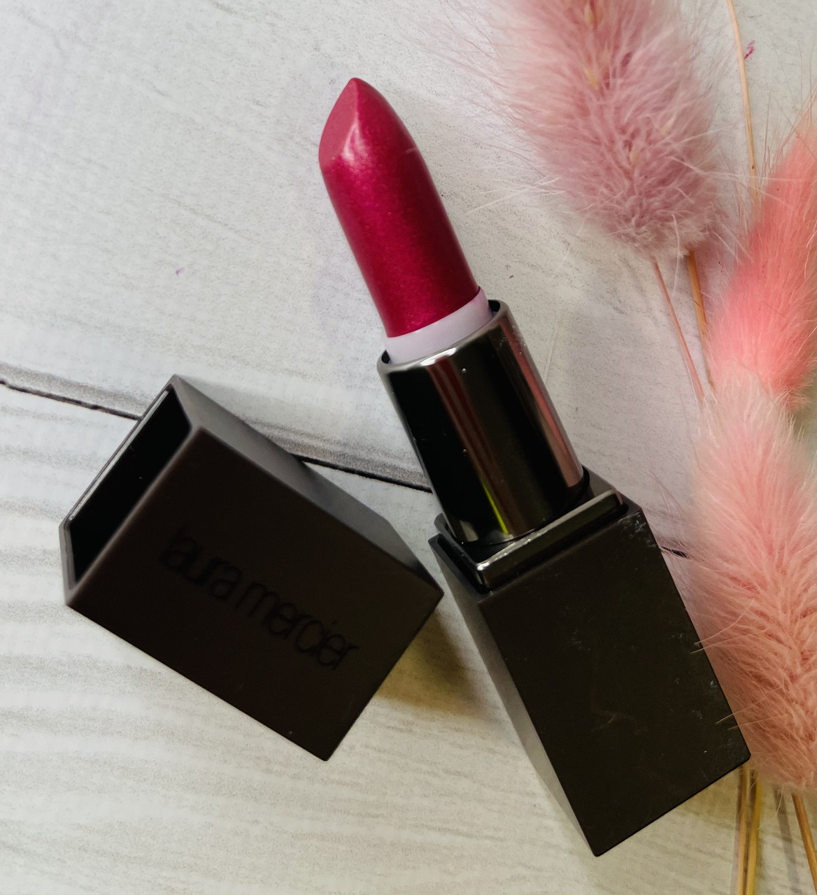 Шикарна велюрова помада для губ LAURA MERCIER Velour Lip Colour