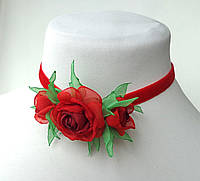 Чекер красный бархатный с цветком на шею "Красные чайные розы"