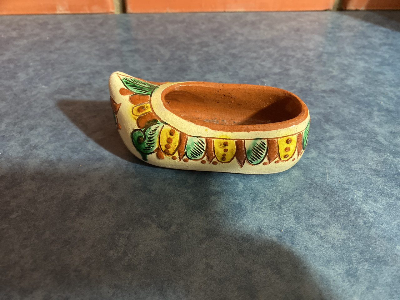 Виріб маленький глиняний черевичок "Постолик" ручної авторської роботи