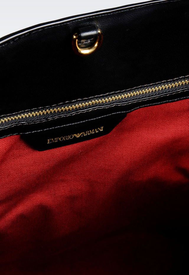 Жіноча сумка-шоппер Emporio Armani внутрішній устрій Жіноча сумка-шоппер Emporio Armani внутрішній устрій