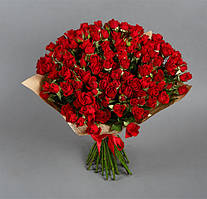 Букет із червоних кущових троянд 21 шт.