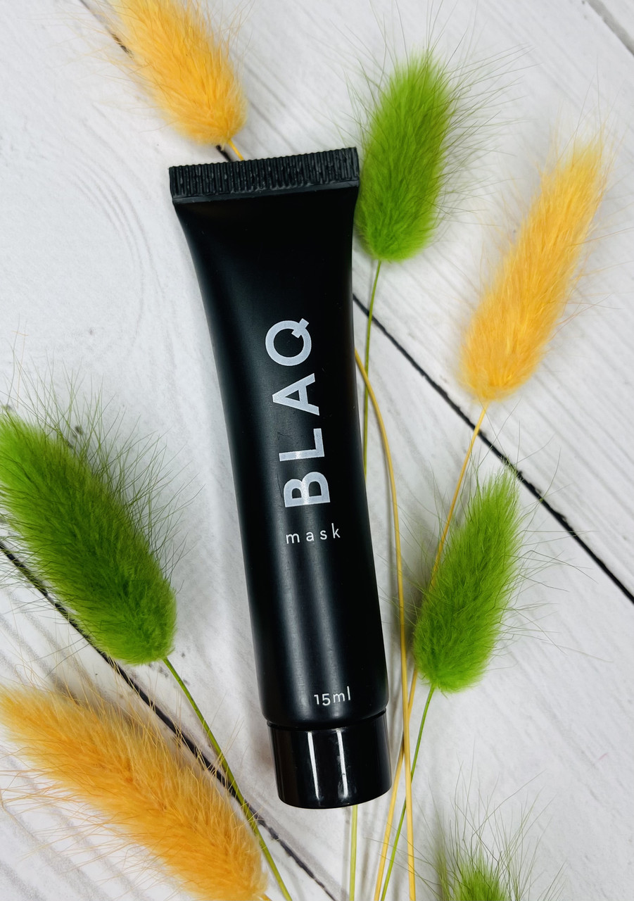 Чорна маска від чорних цяток для обличчя BLAQ mask