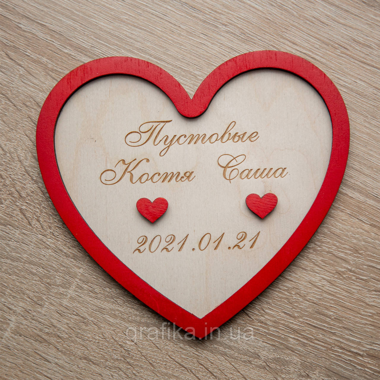 Підставка для кілець із дерева з монограмою червона