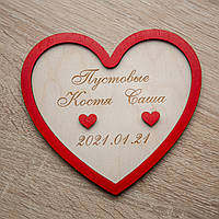 Підставка для кілець із дерева з монограмою червона