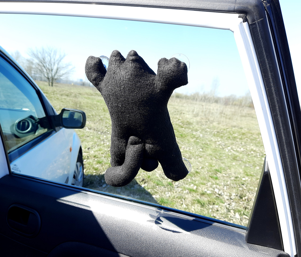 Кіт Саймон на присосках чорний -  Іграшка в машину на скло - Іграшка в авто Кіт Саймон - Подарунок автомобілісту