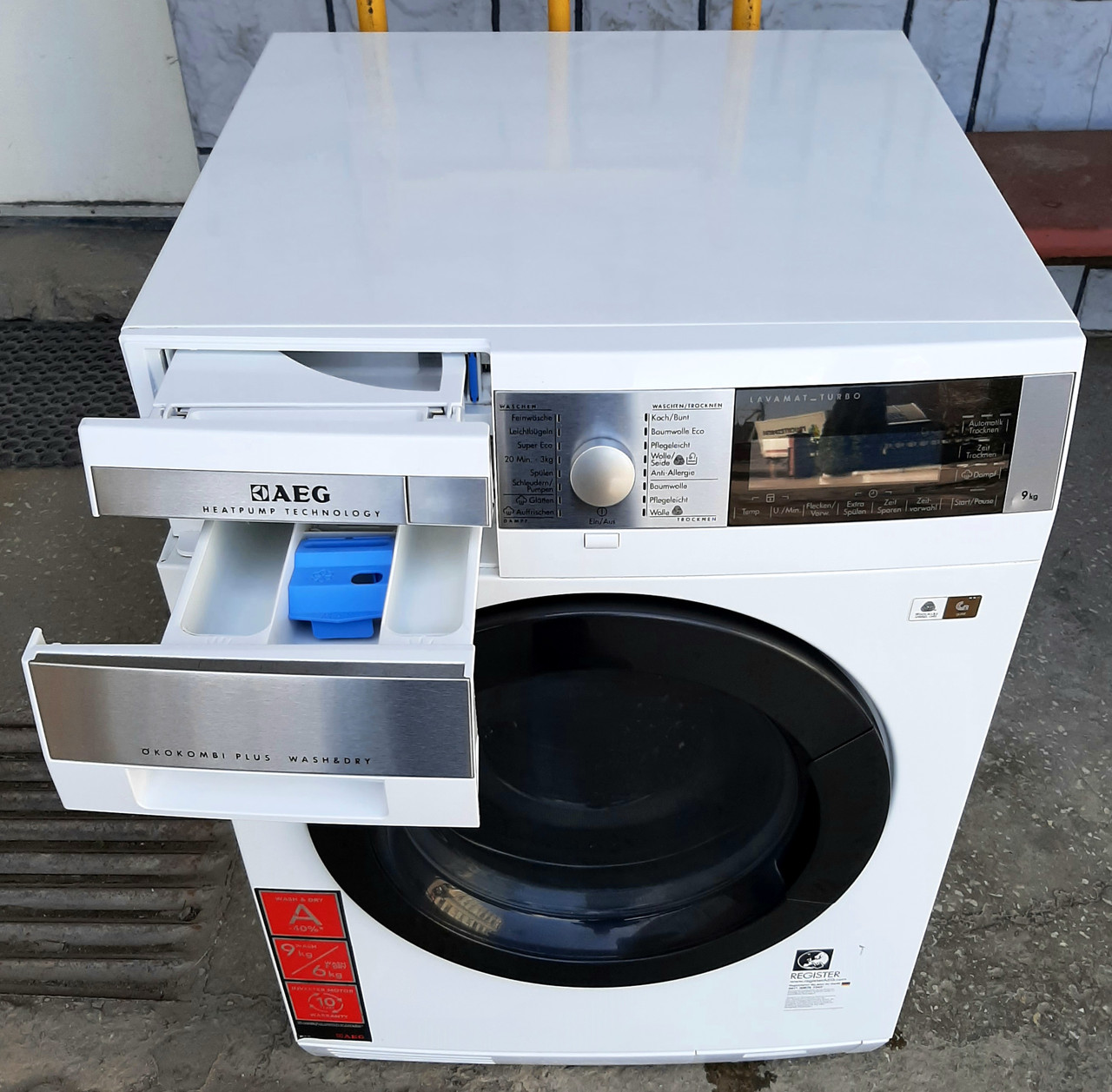 Стирально-сушильна машина б/у AEG L99695HWD 9/6 кілограм з тепловим насосом