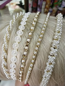 Красивий обруч для волосся металевий з перлинами прикрашений білим перлами