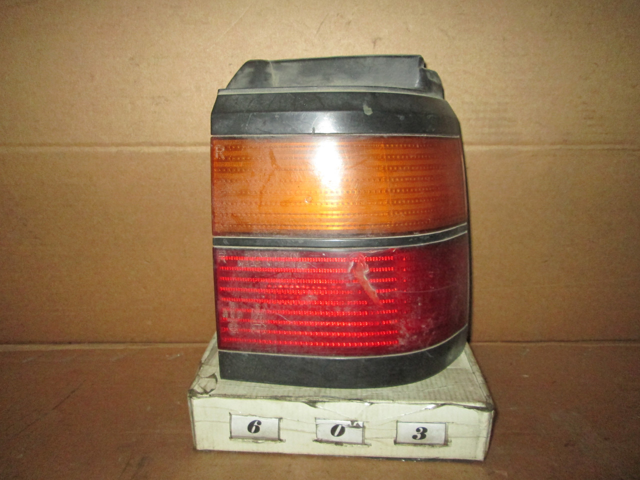 No603 Б/у ліхтар задній правий 333945112 для VW Passat B3 Combi (Крило)1993-1997(Дефект), фото 1