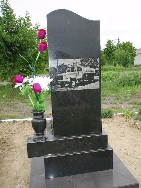 Памятник с цветником вазой из гранита с нанесением художественного оформления на тыльной стороне №18 - фото 1 - id-p202824697