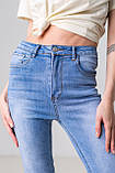 Модні блакитні джинси з розрізом збоку та з високою посадкою в розмірах: S, M, L, XL, фото 10