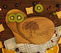 Разделочная кухонная досточка "Сердце" из дерева ореха в подарок для мамы бабушке папе