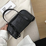Жіноча маленька сумка багет на пластиковій ланцюжку ремінці рептилія багет чорна, фото 3