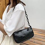 Жіноча маленька сумка багет на пластиковій ланцюжку ремінці рептилія багет чорна, фото 7